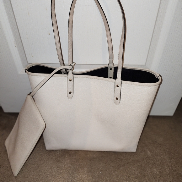 Reversible Coach city tote - Picture 6 of 9